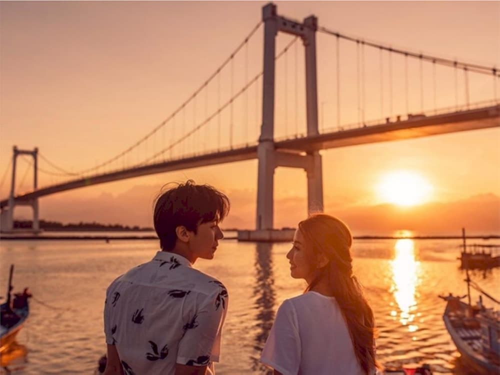 Thuan Phuoc Bridge provides a fantastic backdrop for great photos